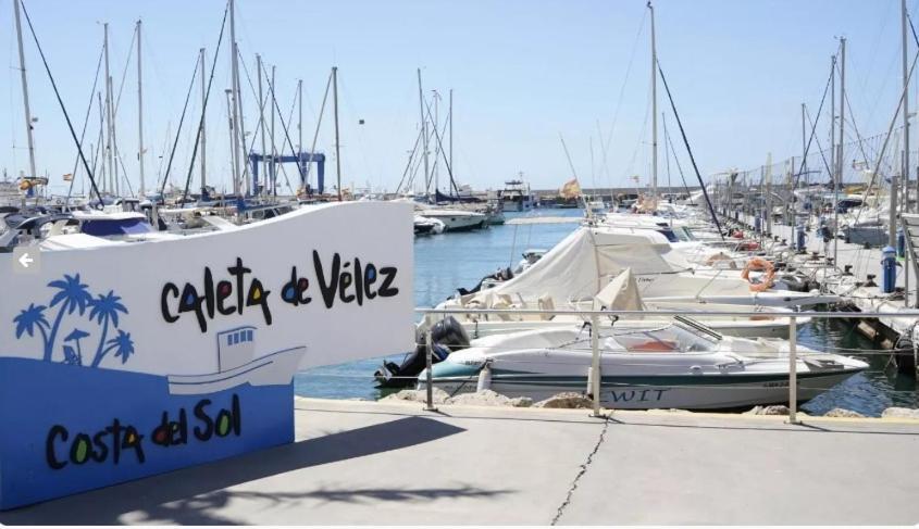 Precioso Apartamento En Primera Linea De Playa En Caleta De Velez Bagian luar foto